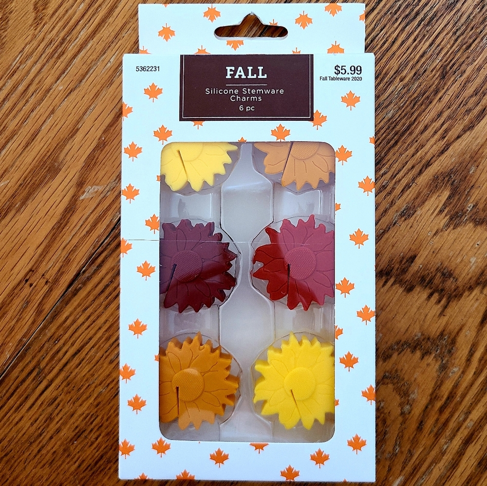 👀50% OFF🌻 NWT 🌼‼️ Box of 6 Silicone Stemless Glassware Charms